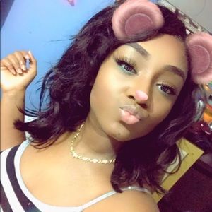 Meet your Posher, Alexia